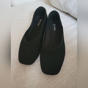 Black Vivaia flats new condition